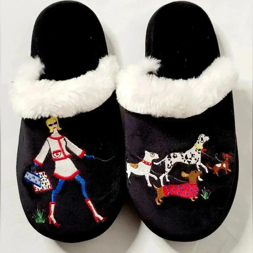 Isotoner totes Shoe Embroidered graphic comfort Indoor Slip on wear Sz 5-6 US